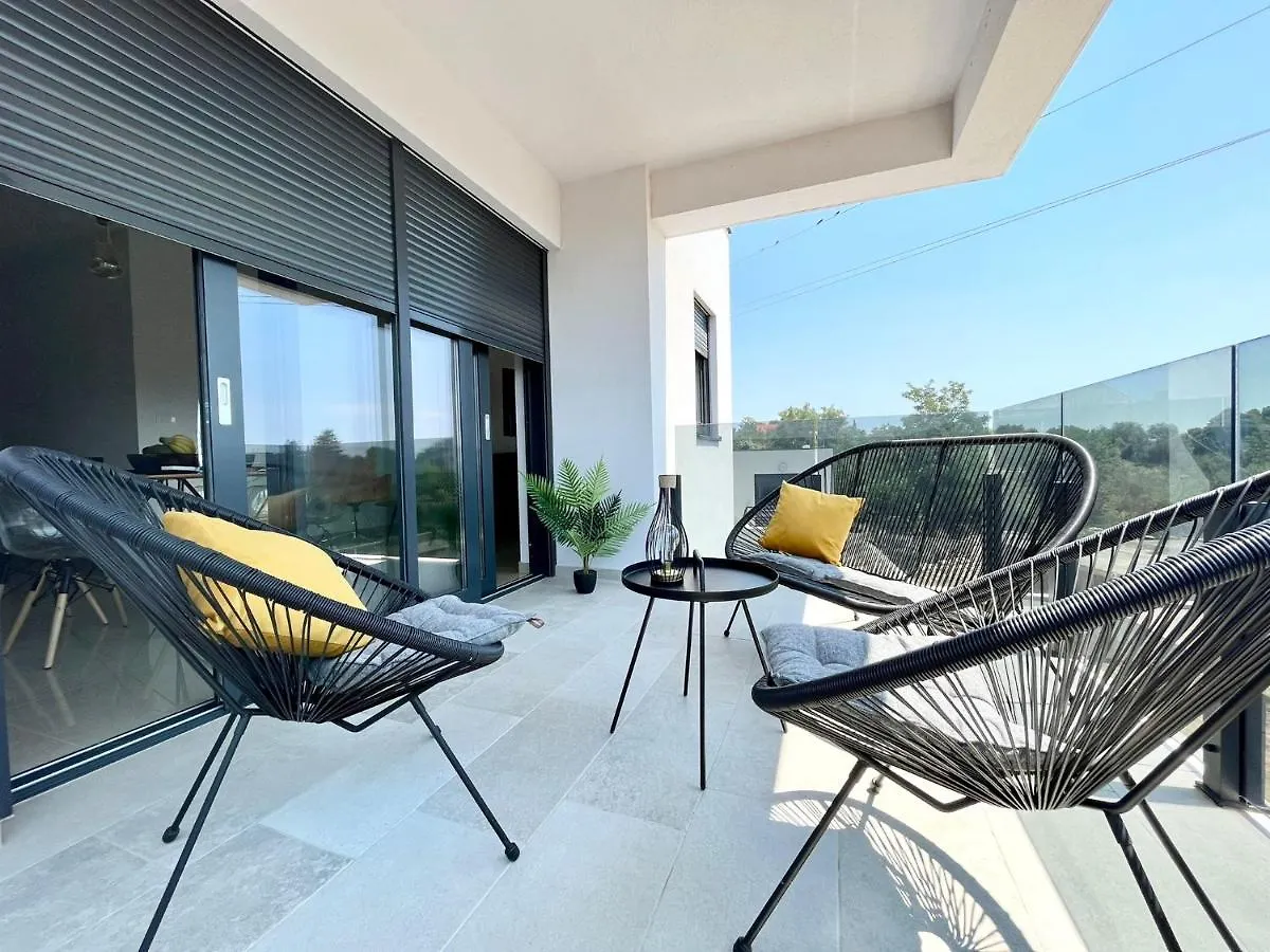 J&N Hill'S Residence With Swimming Pool Medulin Croatia