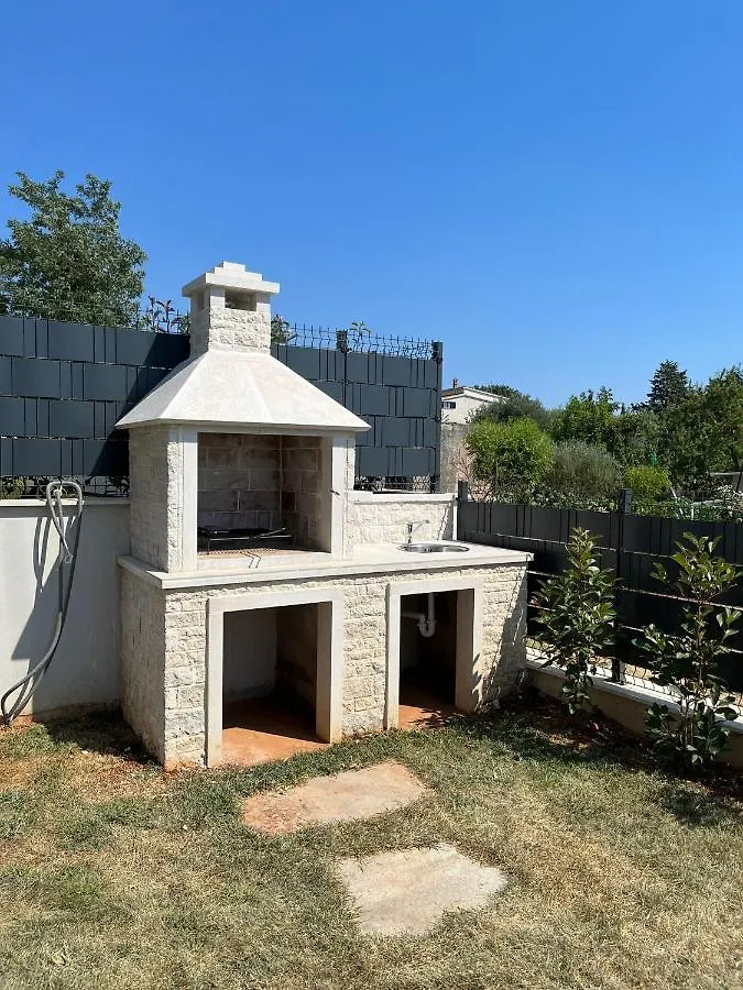 J&N Hill'S Residence With Swimming Pool Medulin Croatia