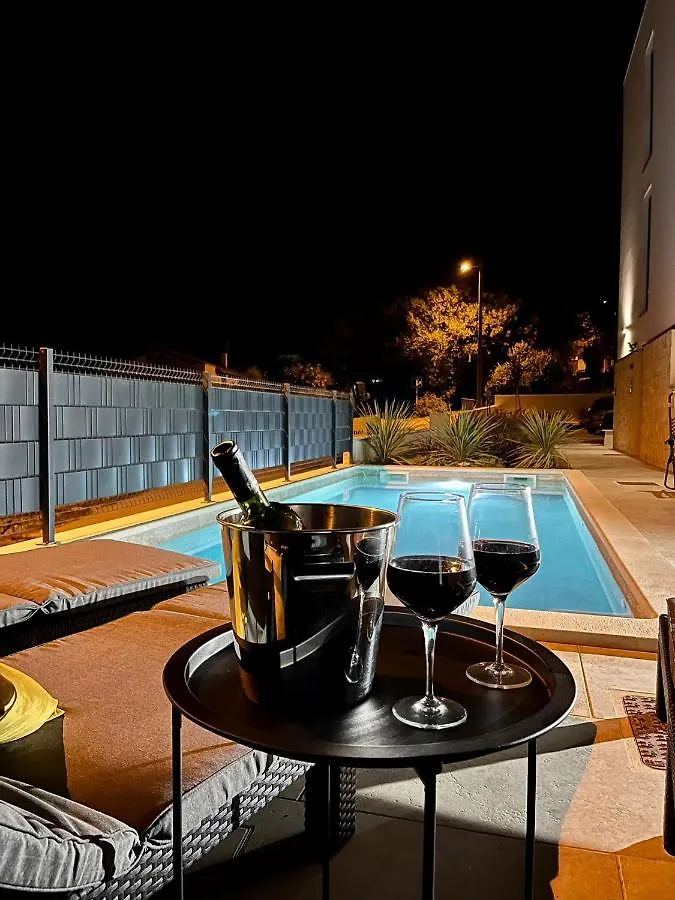 J&N Hill'S Residence With Swimming Pool Medulin Apartment